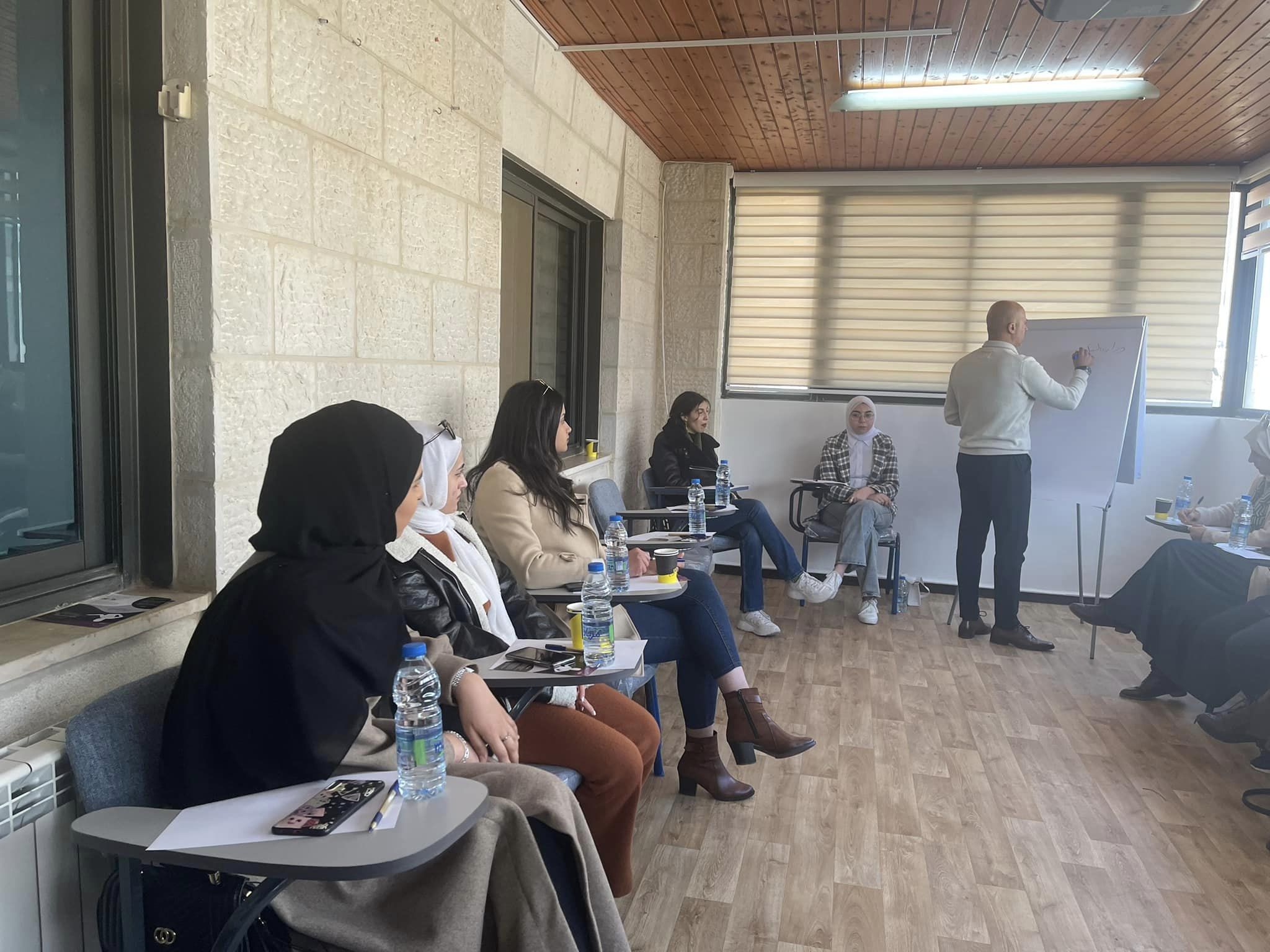 حاضنة نساء الإعلامية تختتم  تدريب مجموعة من الشابات حول المساءلة لصناع القرار و كيفية التحدث عبر وسائل الإعلام 