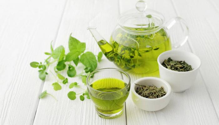 أيهما أكثر فائدة الشاي الأخضر أم الشاي بالحليب؟.. العلم يجيب

