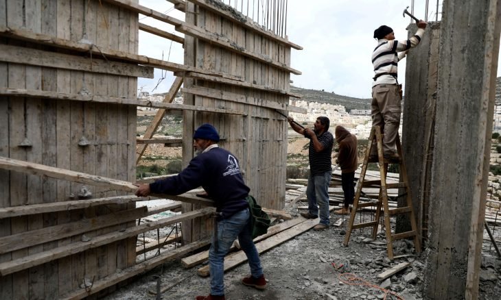 جمعية حقوق المواطن تطالب بالتدخّل الفوري لإعادة العمّال العرب إلى مواقع البناء

