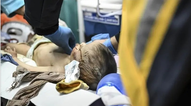 بعد 140 ساعة تحت الأنقاض.. إنقاذ رضيع وزوجين مسنين في تركيا

