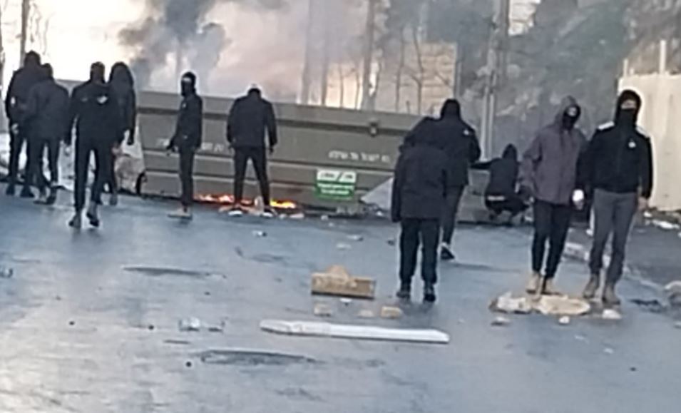 المقدسيون يبدأون أولى خطوات العصيان المدني
