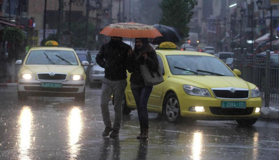 الشرطة تحذر المواطنين والسائقين من خطورة المنخفض الجوي

