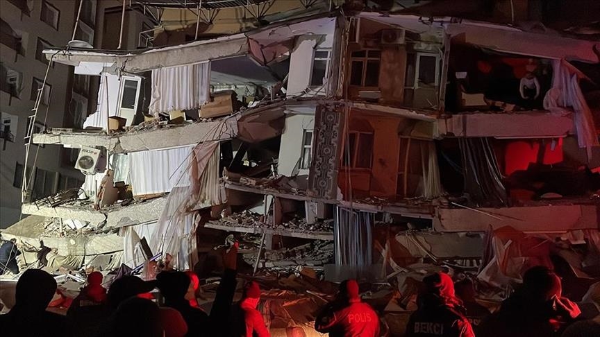 مصرع أكثر من 160 شخصا وإصابة المئات جراء زلزال ضرب تركيا وسوريا
