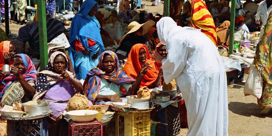 بين الإصابات والنزوح وفقدان الرعاية.. تحديات تواجه المرأة السودانية في ظل الحرب
