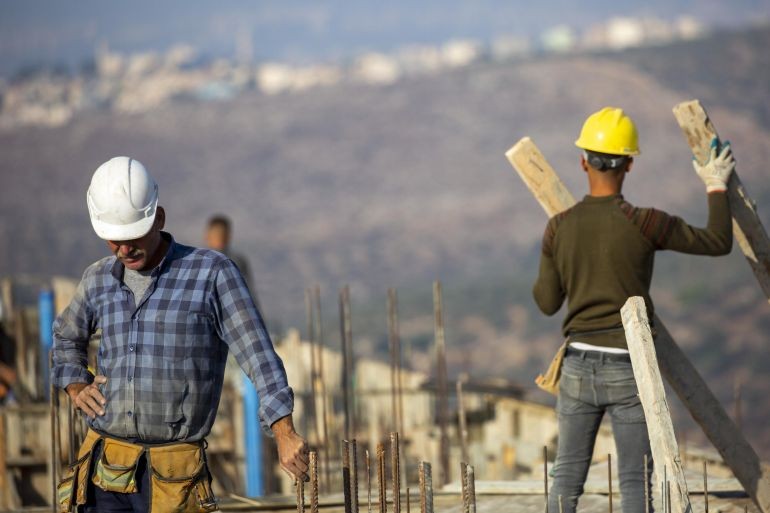  في اليوم العالمي  للعمال: البطالة ترتفع الى 52% بفلسطين.. و 51% من النساء العاملات بأجر يحصلن على إجازة أمومة مدفوعة 
