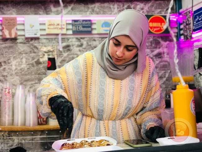 The first “kiosk” for a girl dedicated to selling sweets and drinks in Salfit
