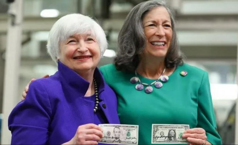 سابقة تاريخية.. أول عملة أميركية بتوقيع امرأتين
