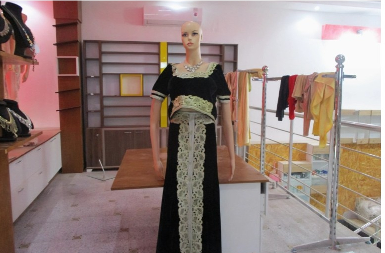 حين يعانق القفطان التونسي جمال الأنوثة والأصالة
