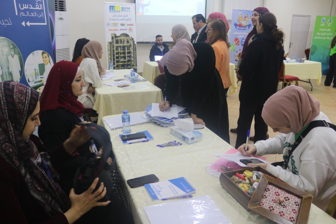 "العمل" و"الدراسات النسوية" يعقدان "يوم التوظيف" للمساهمة في توفير فرصة عمل للخريجين 

