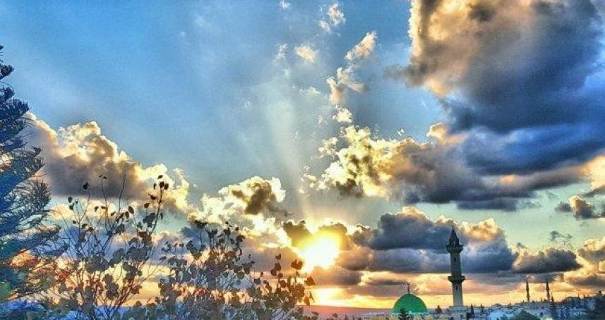 حالة الطقس: أجواء غائمة جزئيا ورياح معتدلة السرعة
