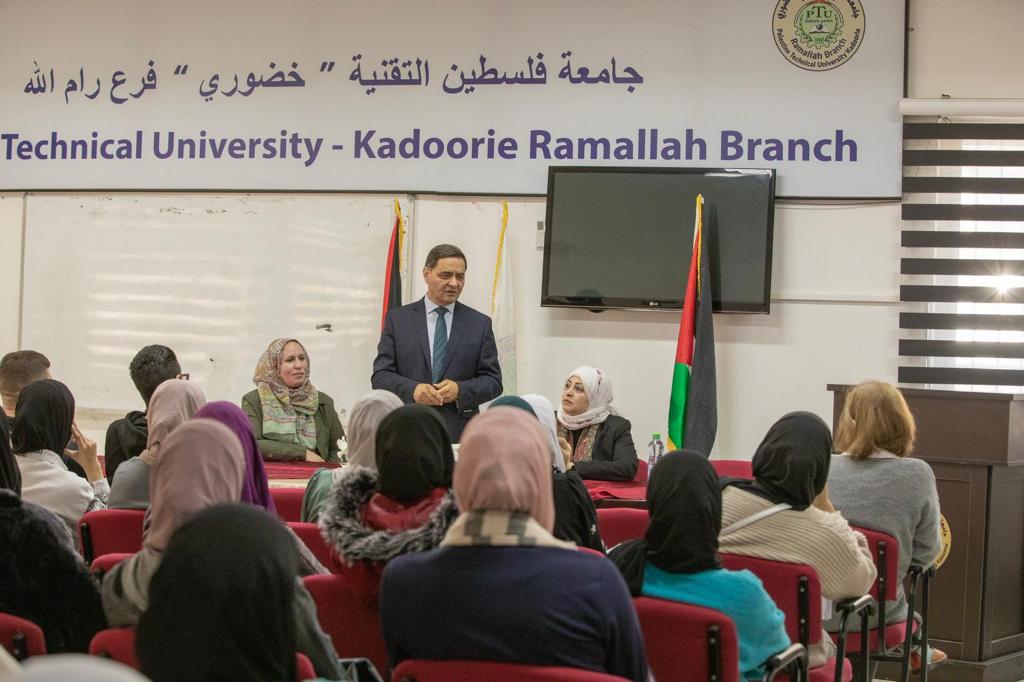 حليله يؤكد على سعي البورصة لتفعيل دور الفئة الشابة فيها  

