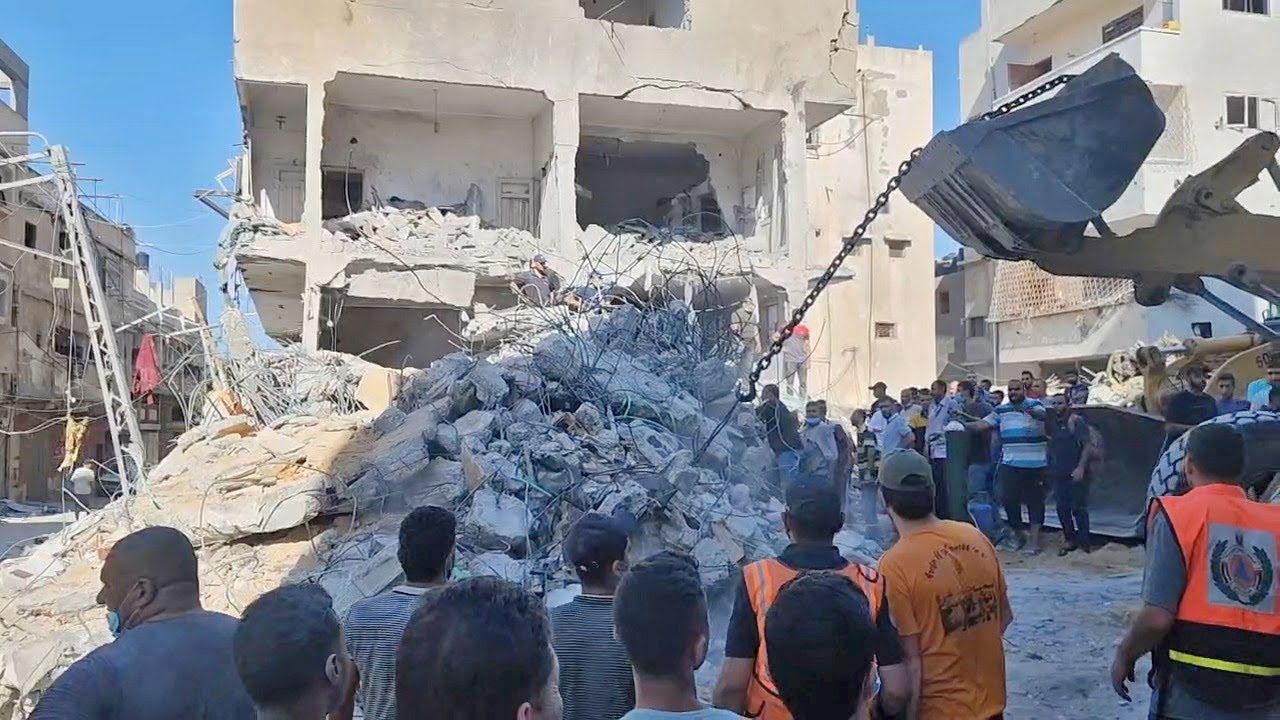 استشهاد أم وطفلها في قصف الاحتلال مخيم جباليا
