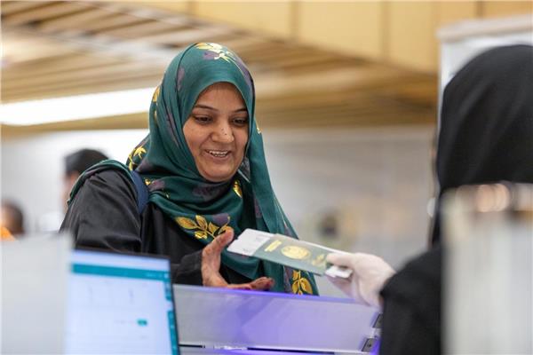 المرأة السعودية تشارك في تيسير إجراءات الحجاج
