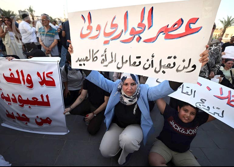 نساء يواجهن المساومة على النفقة والمؤخر مقابل حق تربية أطفالهن

