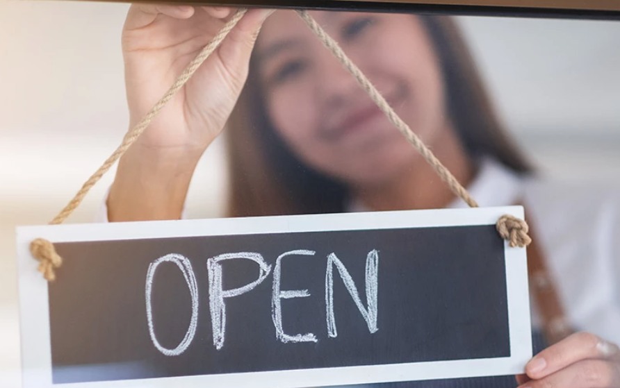 كيف يمكن تحقيق تكافؤ الفرص أمام رائدات الأعمال؟
