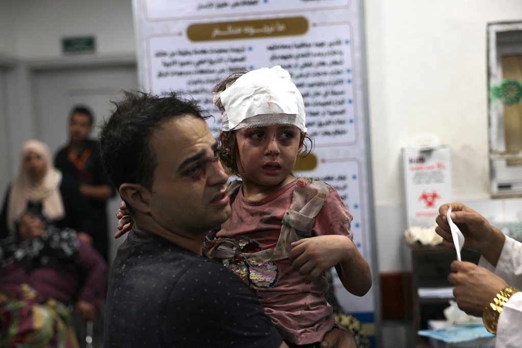 شهداء وإصابات في غارات إسرائيلية على عدة مناطق في قطاع غزة

