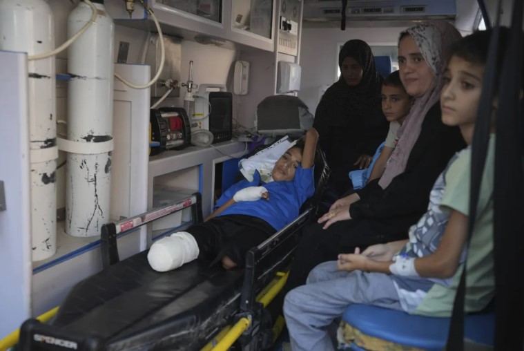أطباء فلسطينيون ودوليون يطالبون بإجلاء 25 ألف جريح ومريض من غزة للعلاج

