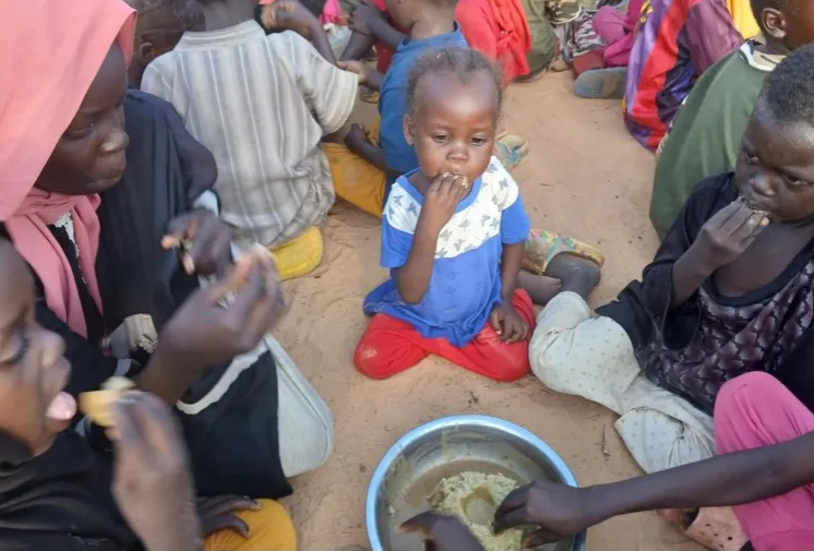 صرخة الحياة الأولى.. قصص 3 أمهات بالسودان أنجبن بين حد السكين وصوت الرصاص
