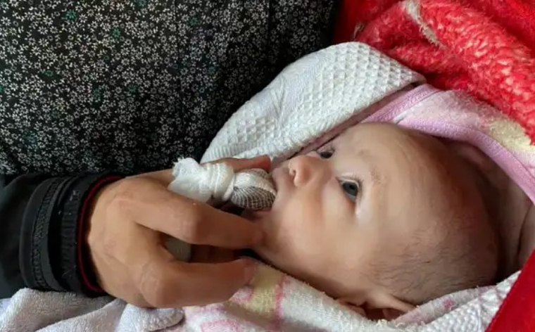 الجوع يلتهم 15 طفلاً بغزة واليونيسيف تحذر من المستقبل
