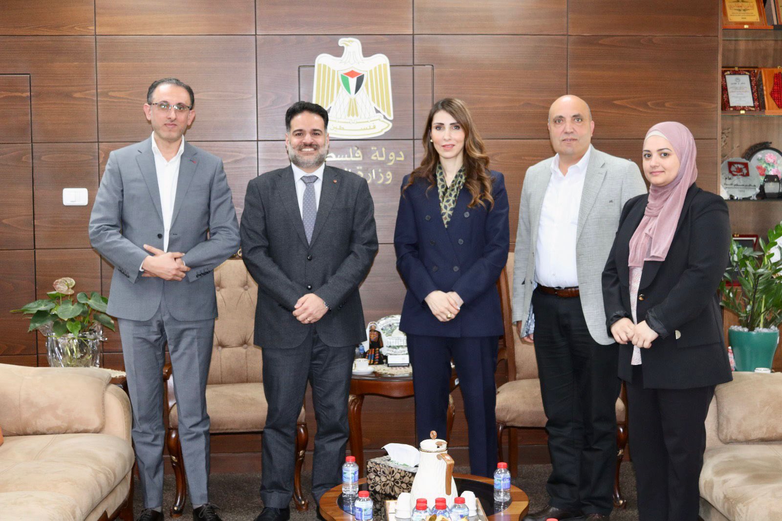 وزارة العمل وشركة Finance For Jobs للخدمات الاستشارية يبحثان تعزيز التعاون لتوسيع فرص التشغيل للشباب والنساء محليا وعن بُعد