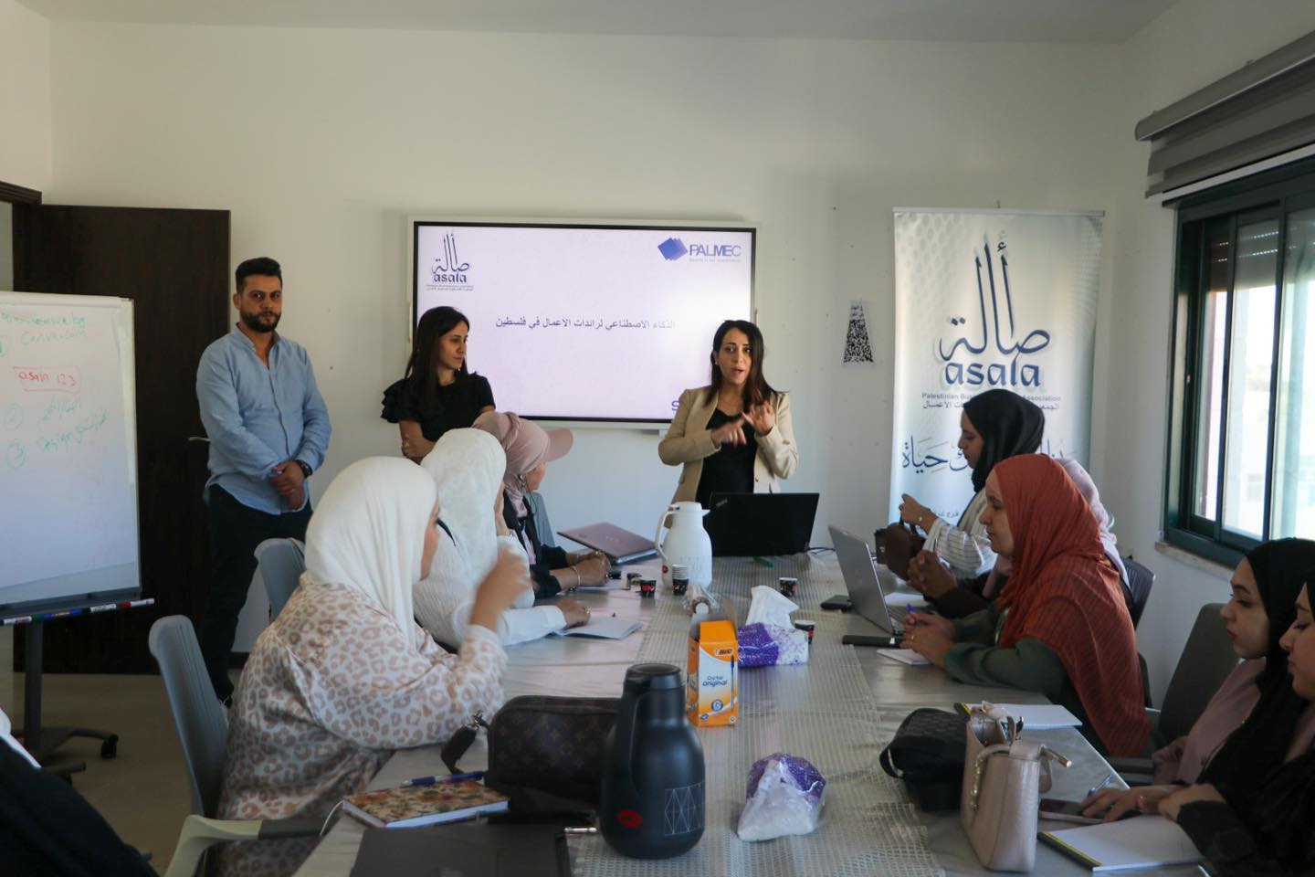 أصالة تختتم برنامجاً تدريبياً لتمكين 110 رياديات فلسطينيات في مجال الذكاء الاصطناعي

