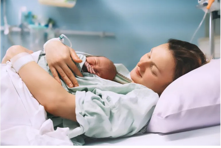 فرح بعد عزاء.. كيف تتعاملين مع الحمل بـ"طفل قوس قزح"؟
