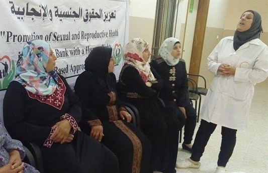 العمل الصحي ينفذ حملة توعية نساء الأغوار الشمالية حول سرطان الثدي
