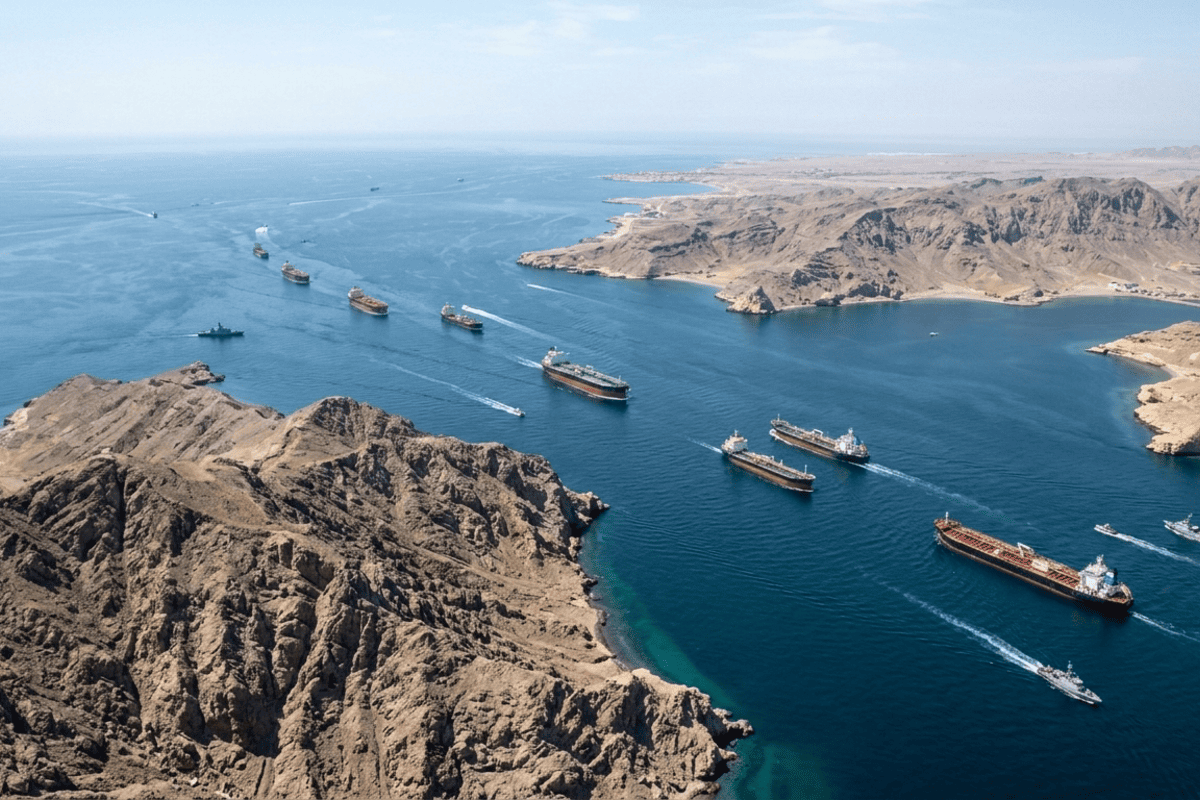 ترمب: فرض حصار على السفن من وإلى الموانئ الإيرانية بدءا من اليوم
