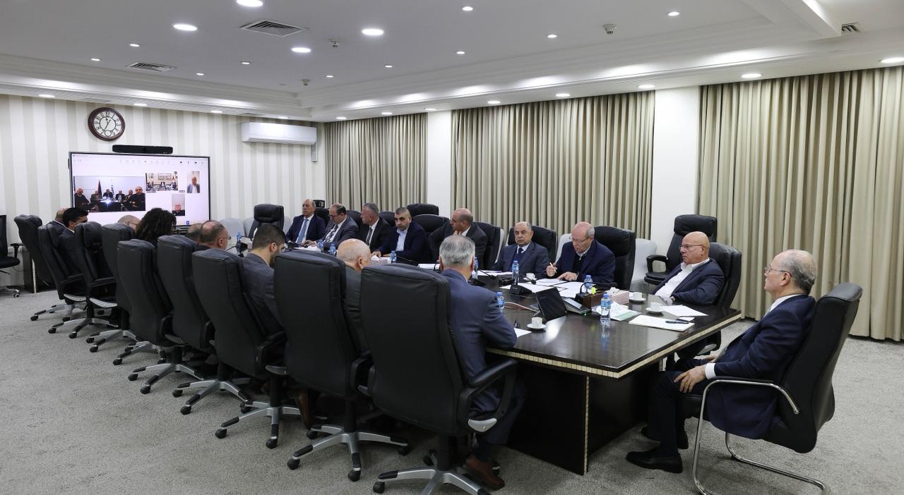 رئيس الوزراء يبحث مع الاتحاد العام للصناعات سبل الارتقاء بالقطاع الصناعي وتعزيز مساهمته في الاقتصاد الوطني

