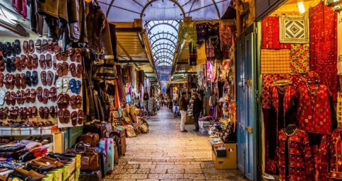 حركة تجارية نشطة في القدس قبيل شهر رمضان