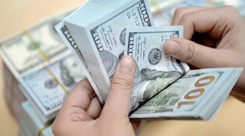 صوت| توقعات بارتفاع سعر الدولار مع بداية العام القادم