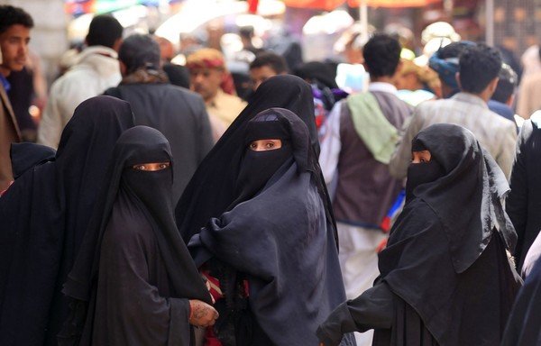 نموذج حي للكفاح.. أحلام اليمنية من أمية الريف إلى سفيرة التعليم والسلام

