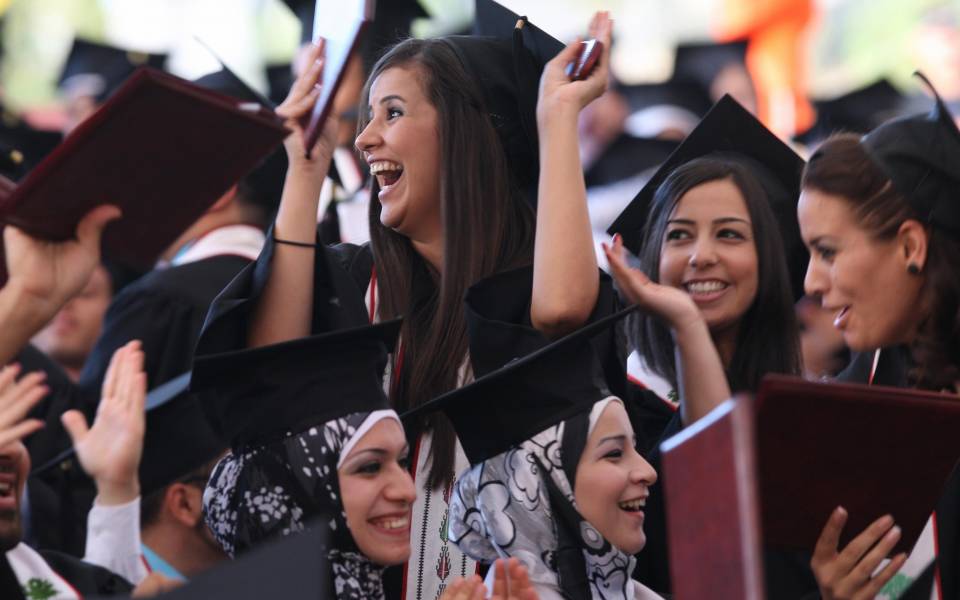 صوت|  فلسطين الأولى عالميا في بطالة النساء !
