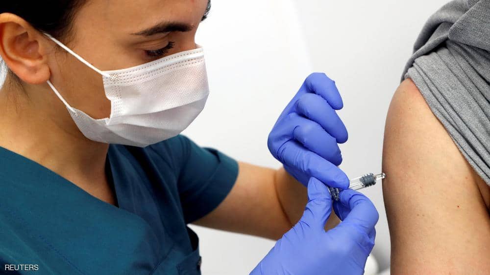 نكسة..تعليق تجارب على لقاح كورونا بعد إصابة متطوع بمرض "غير مفسر"
