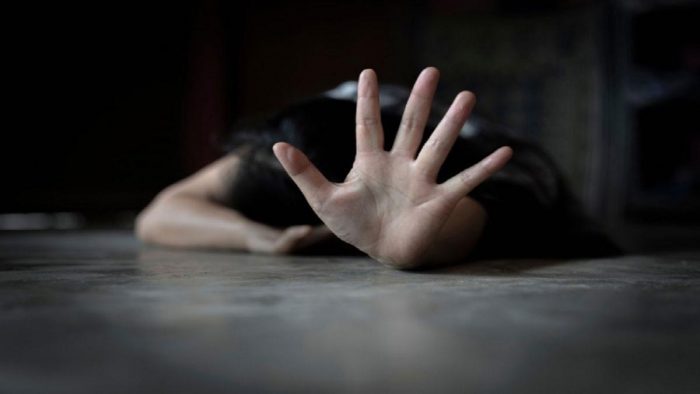 جرائم العنف وقتل النساء لا تتوقف بمصر.. اغتصاب سيدة أمام زوجها بمقابر الإسماعيلية
