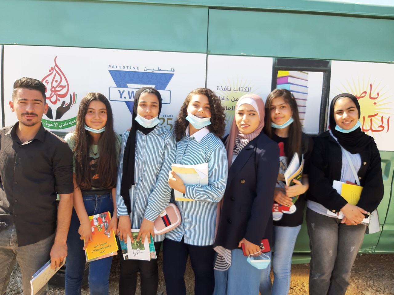 جمعية الشابات المسيحية في فلسطين تشارك في فعالية تسليم  "حافلة الحكايات" في محافظة طوباس 
