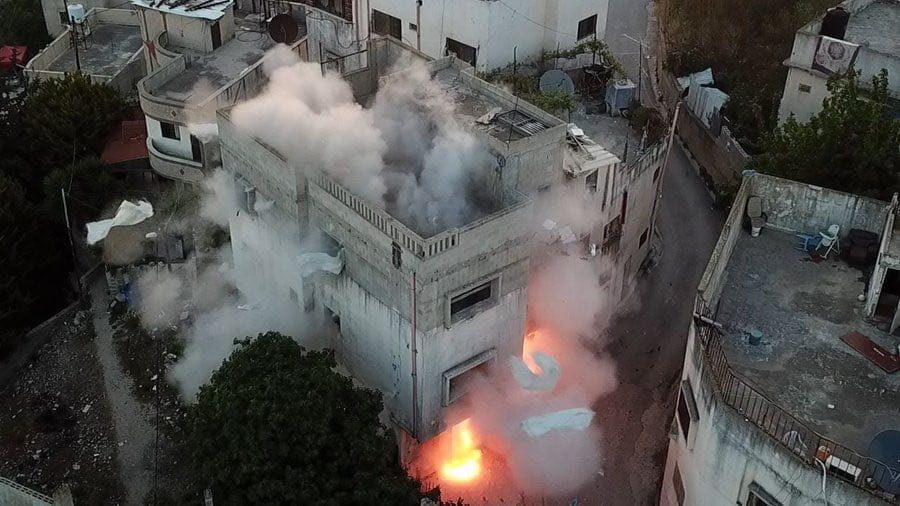 الاحتلال يهدم منزلي الشهيدين القواسمي في مدينة الخليل
