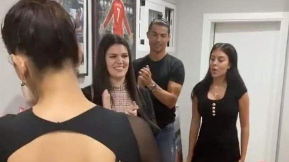 رونالدو ينصح متابعيه بالحجر.. ويخرقه لحضور حفل عيد ميلاد
