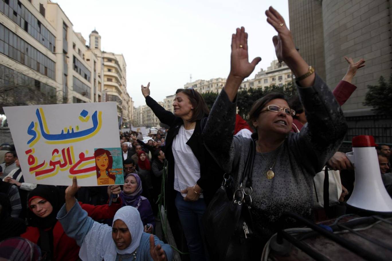 النساء والثورات... أول المشاركين والخاسرين
