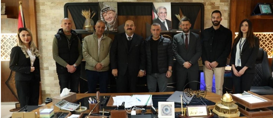 البنك الوطني يقدم مساهمته الاغاثية الطارئة لصندوق "لبيك يا جنين" لدعم الأسر النازحة

