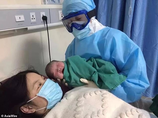كورونا بين الأم والمولود.. حالة جديدة و"تطور سار"
