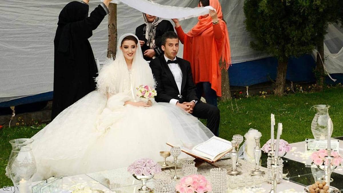 تزوج أو ادفع.. غضب في إيران بعد مقترح "ضريبة العُزّاب"
