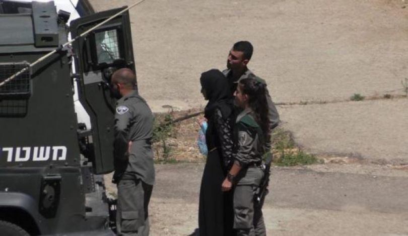الاحتلال يعتقل فتاة على حاجز زعترة جنوب نابلس
