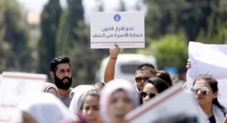  مؤسسات أهلية فلسطينية تدعو الحكومة الى الإسراع بتقديم  مشروع قانون حماية الأسرة من العنف
