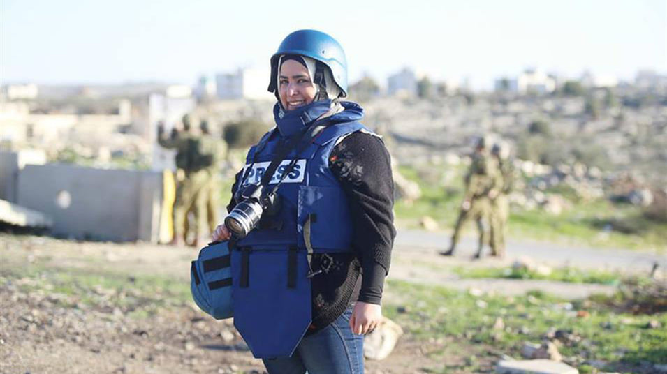 صوت| الصحافية شذى حماد تفوز بالجائزة الذهبية في مسابقة دولية عن تغطيتها لفلسطين خلال عام 2019
