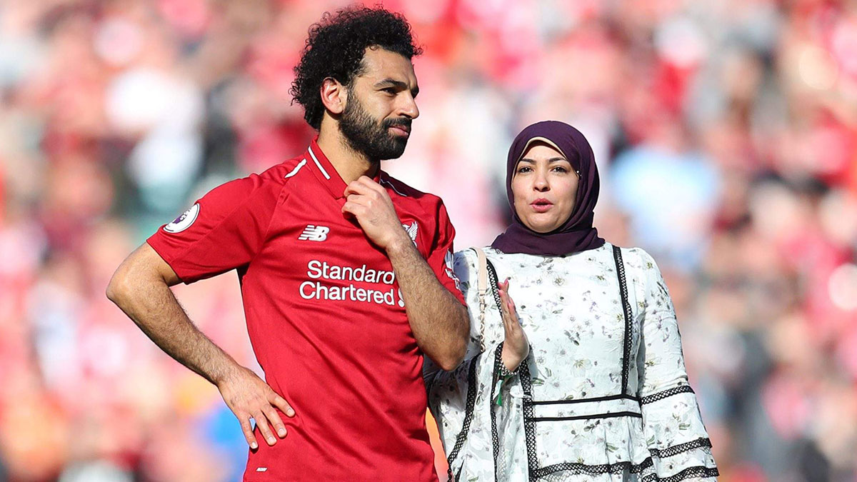 متدينة وفأل خير.. الصحافة البريطانية تسلط الأضواء على زوجة صلاح
