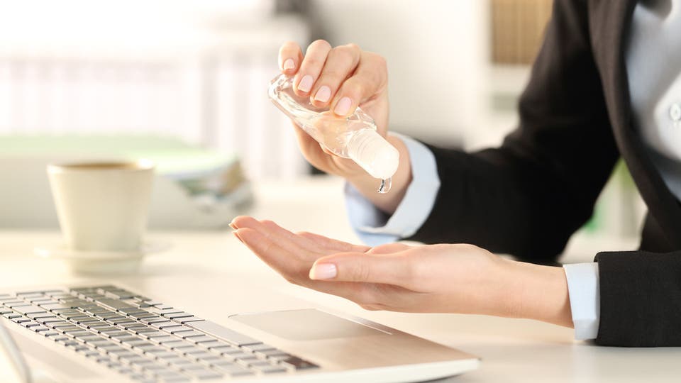لماذا تسبب المعقمات بقعاً وتهيجات للجلد؟
