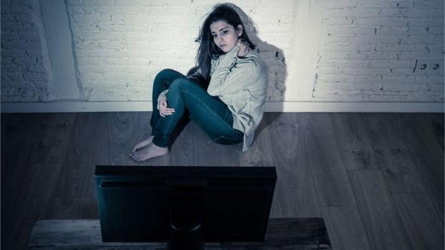 فيروس كورونا: كيف تحمي نفسك من "عنف إلكتروني" و"ابتزاز جنسي" زاد في ظل الحجر المنزلي؟
