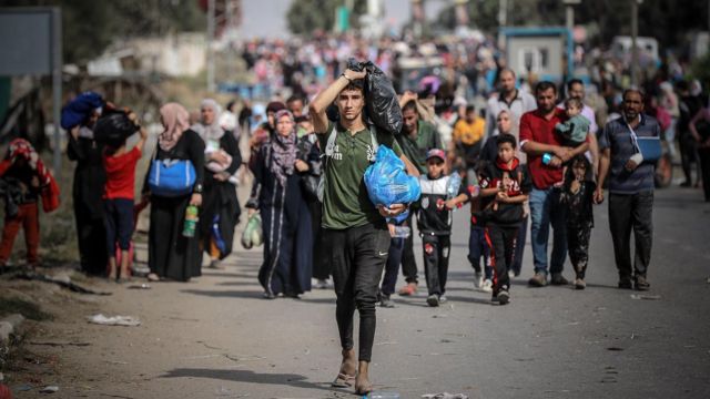 علبة تونة واحدة لكل عائلة : انهيار الأنظمة الغذائية في قطاع غزة مع برد الشتاء القارس 

