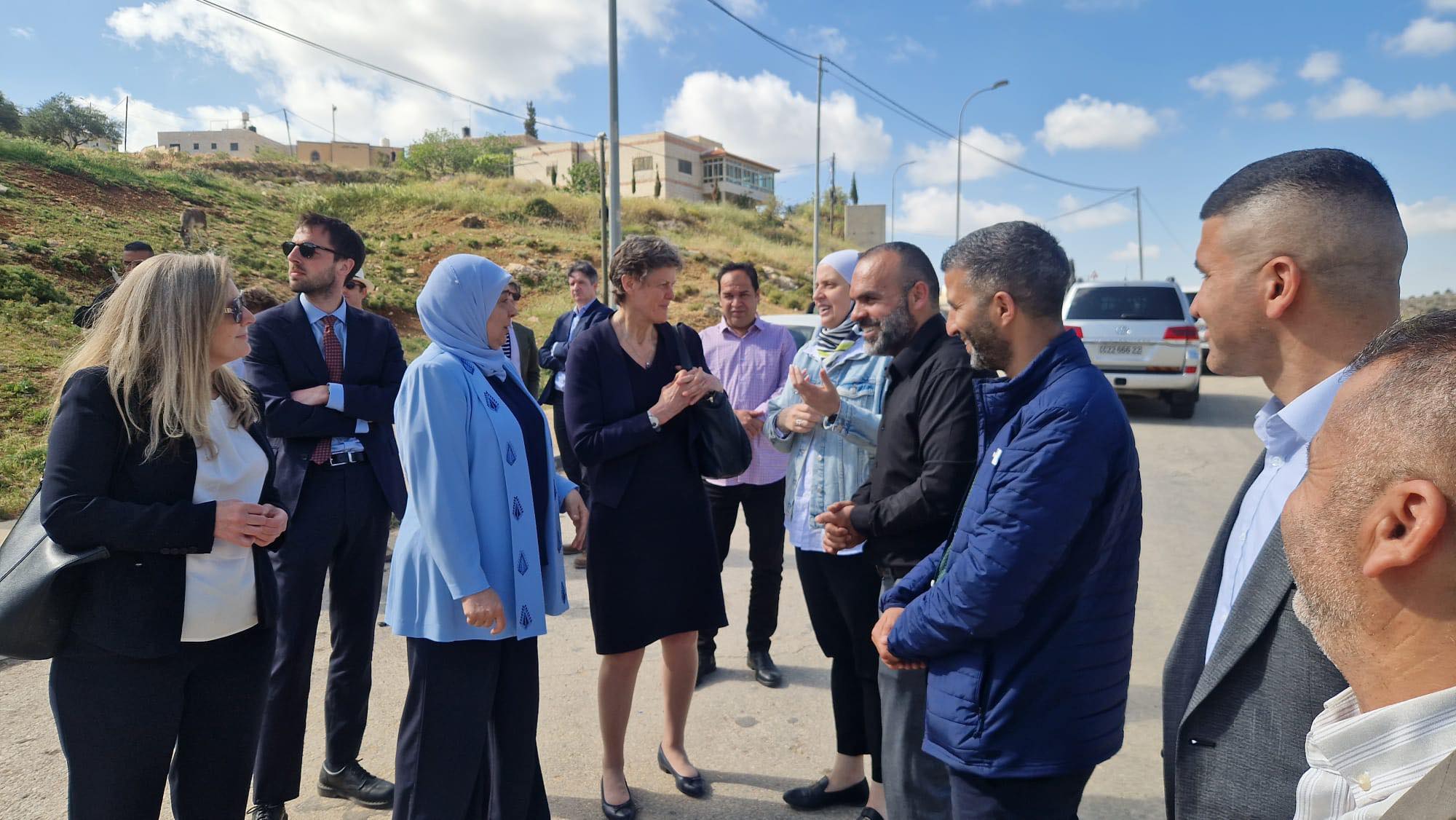 غنام تطلع نائب مستشار الأمن القومي البريطاني على معاناة المواطنين وتدعو لموقف واضح تجاه جرائم المسـ ـتوطنين والاحـ ـتلال
